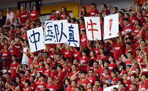 TA：切尔西冬窗无法召回卢卡库，球员租借合同中无相应条款据The Athletic消息，切尔西在将卢卡库外租至罗马的合同中，没有设置召回球员的条款。